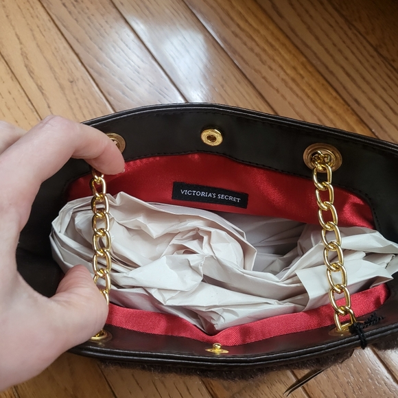Victoria's Secret Faux Fur Chain Clutch Bag NWT - Picture 5 of 6